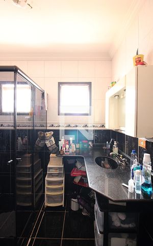 Casa à venda com 256m², 4 quartos e 3 vagasSuíte 1 Banheiro 