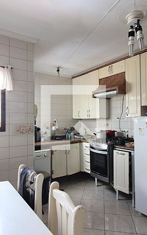 Casa à venda com 256m², 4 quartos e 3 vagasCozinha 