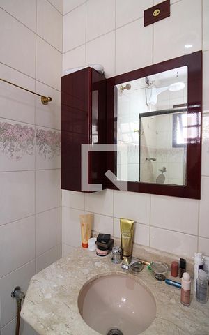 Casa à venda com 256m², 4 quartos e 3 vagasSuíte 2 Banheiro 