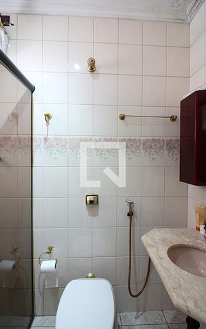 Casa à venda com 256m², 4 quartos e 3 vagasSuíte 2 Banheiro 