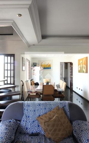 Casa à venda com 256m², 4 quartos e 3 vagasSala 1