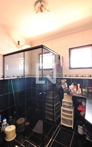 Casa à venda com 256m², 4 quartos e 3 vagasSuíte 1 Banheiro 