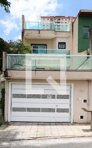 Casa à venda com 350m², 3 quartos e 8 vagasFachada