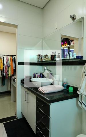 Casa à venda com 350m², 3 quartos e 8 vagasBanheiro da Suíte