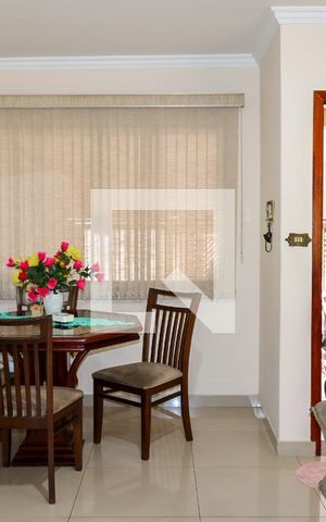 Casa à venda com 290m², 3 quartos e 2 vagas Casa à venda com 290m², 3 quartos e 2 vagasSala