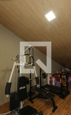 Casa à venda com 220m², 4 quartos e 4 vagas Casa à venda com 220m², 4 quartos e 4 vagasSótão