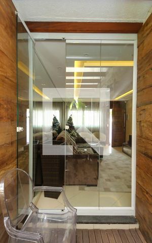 Casa à venda com 220m², 4 quartos e 4 vagas Casa à venda com 220m², 4 quartos e 4 vagasJardim inverno Sala