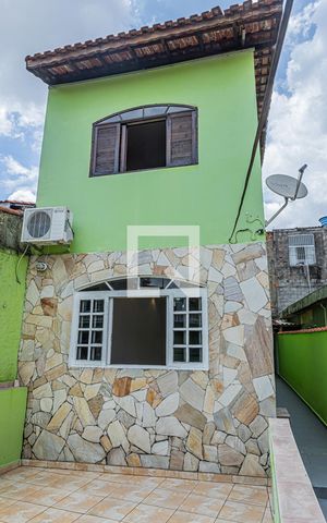 Casa à venda com 130m², 3 quartos e 2 vagas Casa à venda com 130m², 3 quartos e 2 vagasFachada interna