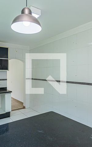 Casa à venda com 130m², 3 quartos e 2 vagas Casa à venda com 130m², 3 quartos e 2 vagasCozinha