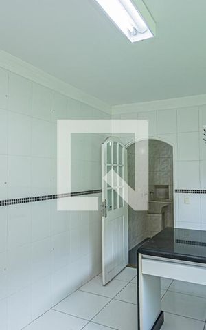 Casa à venda com 130m², 3 quartos e 2 vagas Casa à venda com 130m², 3 quartos e 2 vagasCozinha