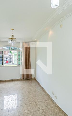 Casa à venda com 130m², 3 quartos e 2 vagas Casa à venda com 130m², 3 quartos e 2 vagasSala