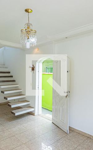 Casa à venda com 130m², 3 quartos e 2 vagas Casa à venda com 130m², 3 quartos e 2 vagasSala