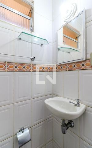 Casa à venda com 240m², 2 quartos e 2 vagasBanheiro da Edícula