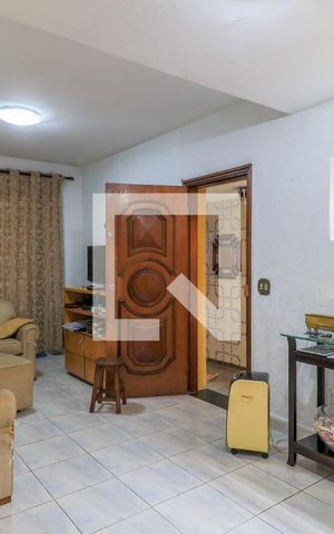 Casa à venda com 240m², 2 quartos e 2 vagasSala