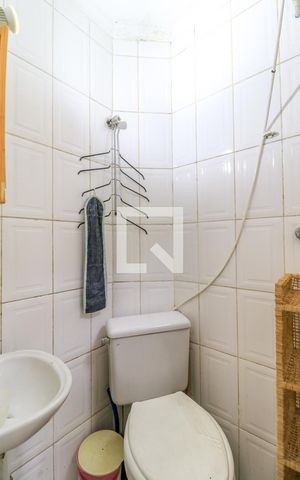 Casa à venda com 240m², 2 quartos e 2 vagasBanheiro de serviço