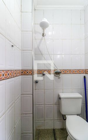Casa à venda com 240m², 2 quartos e 2 vagasBanheiro da Edícula