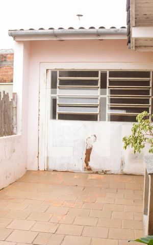 Casa à venda com 110m², 2 quartos e 4 vagas Casa à venda com 110m², 2 quartos e 4 vagasGaragem
