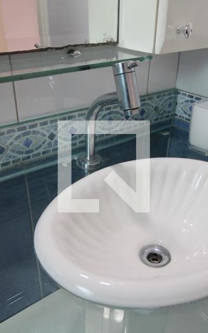 Apartamento para alugar com 65m², 2 quartos e 1 vagaPia do banheiro