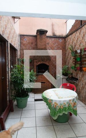 Casa à venda com 157m², 3 quartos e 2 vagas Casa à venda com 157m², 3 quartos e 2 vagasQuintal inferior com churrasqueira