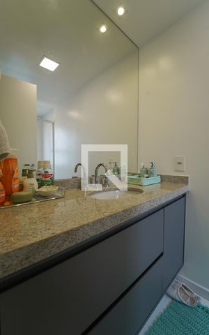 Apartamento para alugar com 122m², 2 quartos e 2 vagas Apartamento para alugar com 122m², 2 quartos e 2 vagasBanheiro da Suíte 1