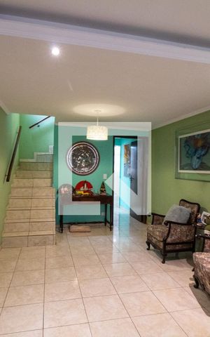 Casa à venda com 135m², 3 quartos e 2 vagas Casa à venda com 135m², 3 quartos e 2 vagasSala