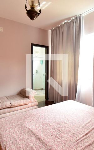 Casa à venda com 150m², 4 quartos e 6 vagasSuite
