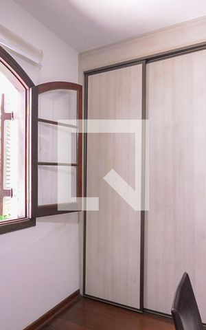 Casa para alugar com 300m², 3 quartos e 3 vagas Casa para alugar com 300m², 3 quartos e 3 vagasQuarto 1