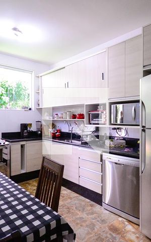 Casa para alugar com 300m², 3 quartos e 3 vagas Casa para alugar com 300m², 3 quartos e 3 vagasCozinha