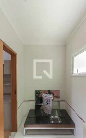 Casa à venda com 300m², 4 quartos e 5 vagas Casa à venda com 300m², 4 quartos e 5 vagasBanheiro da Suíte 1