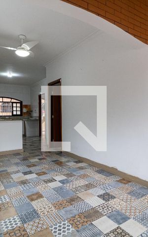 Casa para alugar com 240m², 2 quartos e 2 vagas Casa para alugar com 240m², 2 quartos e 2 vagasSala