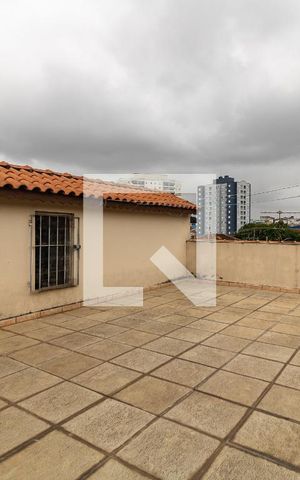 Casa para alugar com 240m², 2 quartos e 2 vagas Casa para alugar com 240m², 2 quartos e 2 vagasTerraço