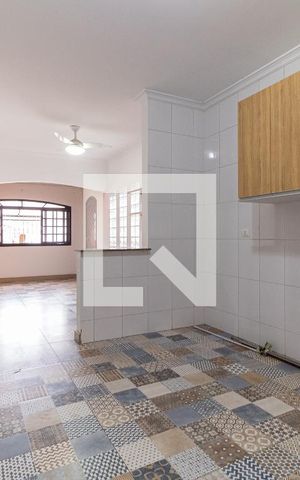 Casa para alugar com 240m², 2 quartos e 2 vagas Casa para alugar com 240m², 2 quartos e 2 vagasCozinha