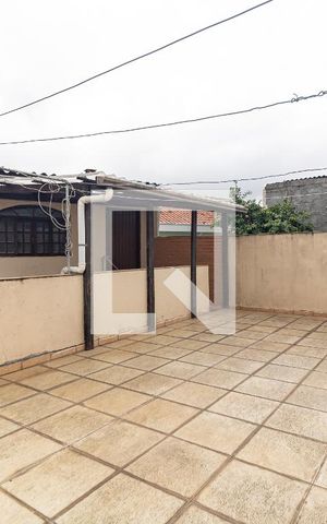 Casa para alugar com 240m², 2 quartos e 2 vagas Casa para alugar com 240m², 2 quartos e 2 vagasTerraço