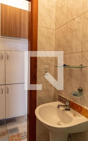 Casa para alugar com 240m², 2 quartos e 2 vagas Casa para alugar com 240m², 2 quartos e 2 vagasBanheiro Social