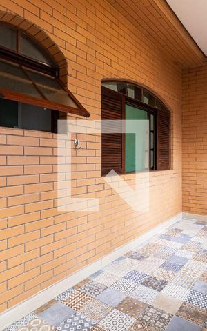 Casa para alugar com 240m², 2 quartos e 2 vagas Casa para alugar com 240m², 2 quartos e 2 vagasSala