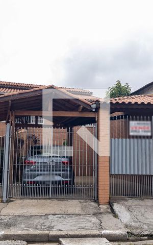 Casa para alugar com 240m², 2 quartos e 2 vagas Casa para alugar com 240m², 2 quartos e 2 vagasFachada