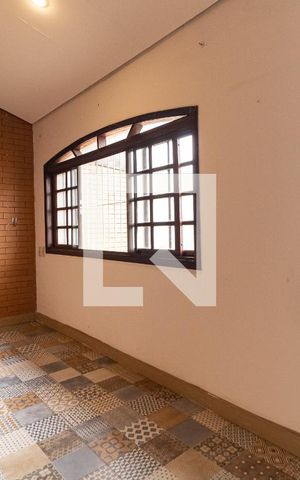 Casa para alugar com 240m², 2 quartos e 2 vagas Casa para alugar com 240m², 2 quartos e 2 vagasSala