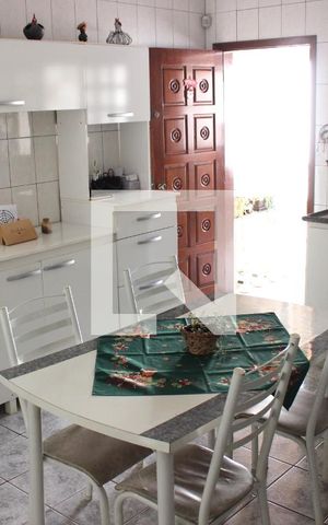 Casa à venda com 182m², 3 quartos e 2 vagasCozinha