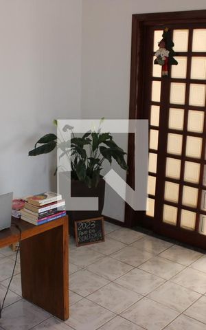 Casa à venda com 182m², 3 quartos e 2 vagasSala