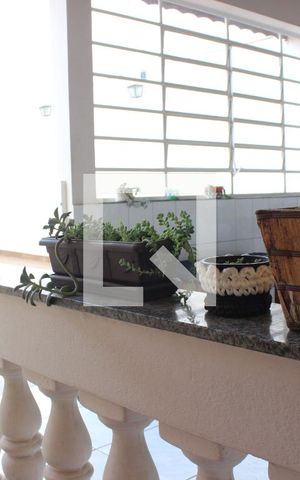 Casa à venda com 182m², 3 quartos e 2 vagasAcesso e quintal lateral