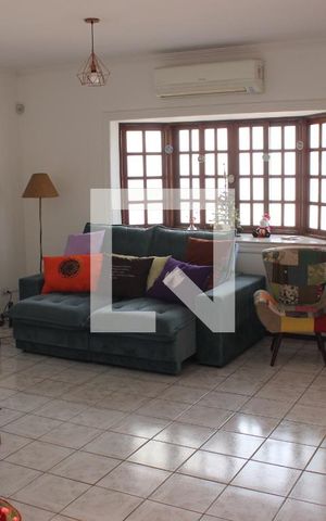 Casa à venda com 182m², 3 quartos e 2 vagasSala