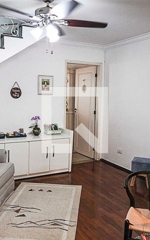 Casa à venda com 160m², 3 quartos e 2 vagas Casa à venda com 160m², 3 quartos e 2 vagasSala