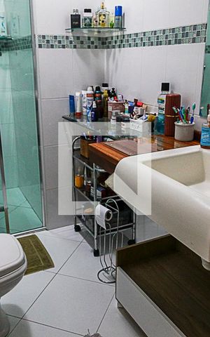 Casa à venda com 160m², 3 quartos e 2 vagas Casa à venda com 160m², 3 quartos e 2 vagasBanheiro Social