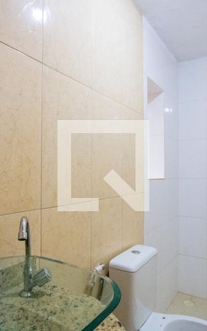 Casa à venda com 81m², 2 quartos e sem vaga Casa à venda com 81m², 2 quartos e sem vagaBanheiro social 1