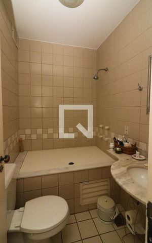 Casa de condomínio à venda com 140m², 3 quartos e 1 vaga Casa de condomínio à venda com 140m², 3 quartos e 1 vagaBanheiro da Suíte
