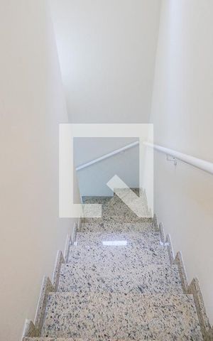 Casa à venda com 120m², 3 quartos e 4 vagas Casa à venda com 120m², 3 quartos e 4 vagasEscada