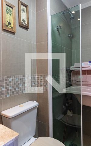 Apartamento à venda com 50m², 2 quartos e 1 vaga Apartamento à venda com 50m², 2 quartos e 1 vagaBanheiro da Suíte