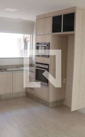 Casa para alugar com 205m², 6 quartos e 4 vagasCozinha