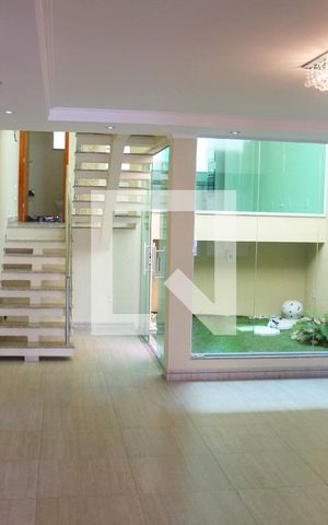Casa para alugar com 205m², 6 quartos e 4 vagasSala