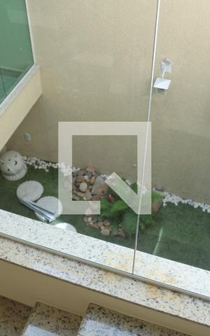 Casa para alugar com 205m², 6 quartos e 4 vagasEscada